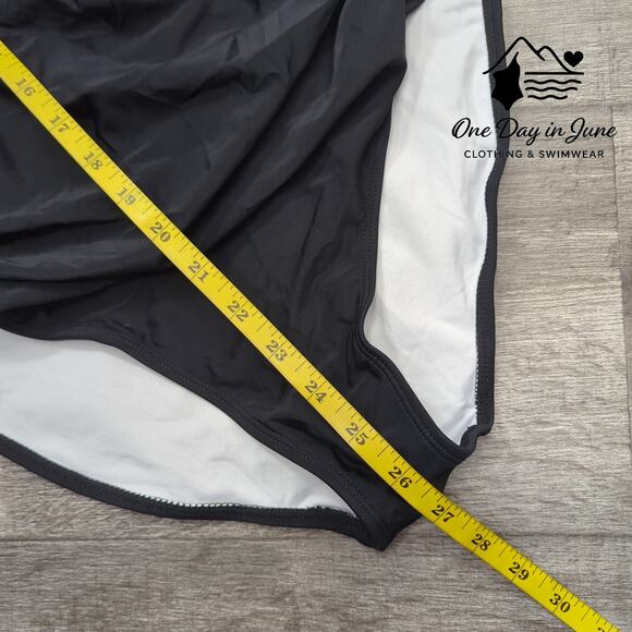 Eomenie Cross Front Tie Back. Cut Out One Piece Swimsuit Size M - Picture 6 of 7